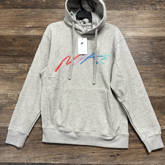 Nike Club Fleece Classic Gray Hoodie with Multicolor Logo Mens Size Small NWT - Picture 2 of 7